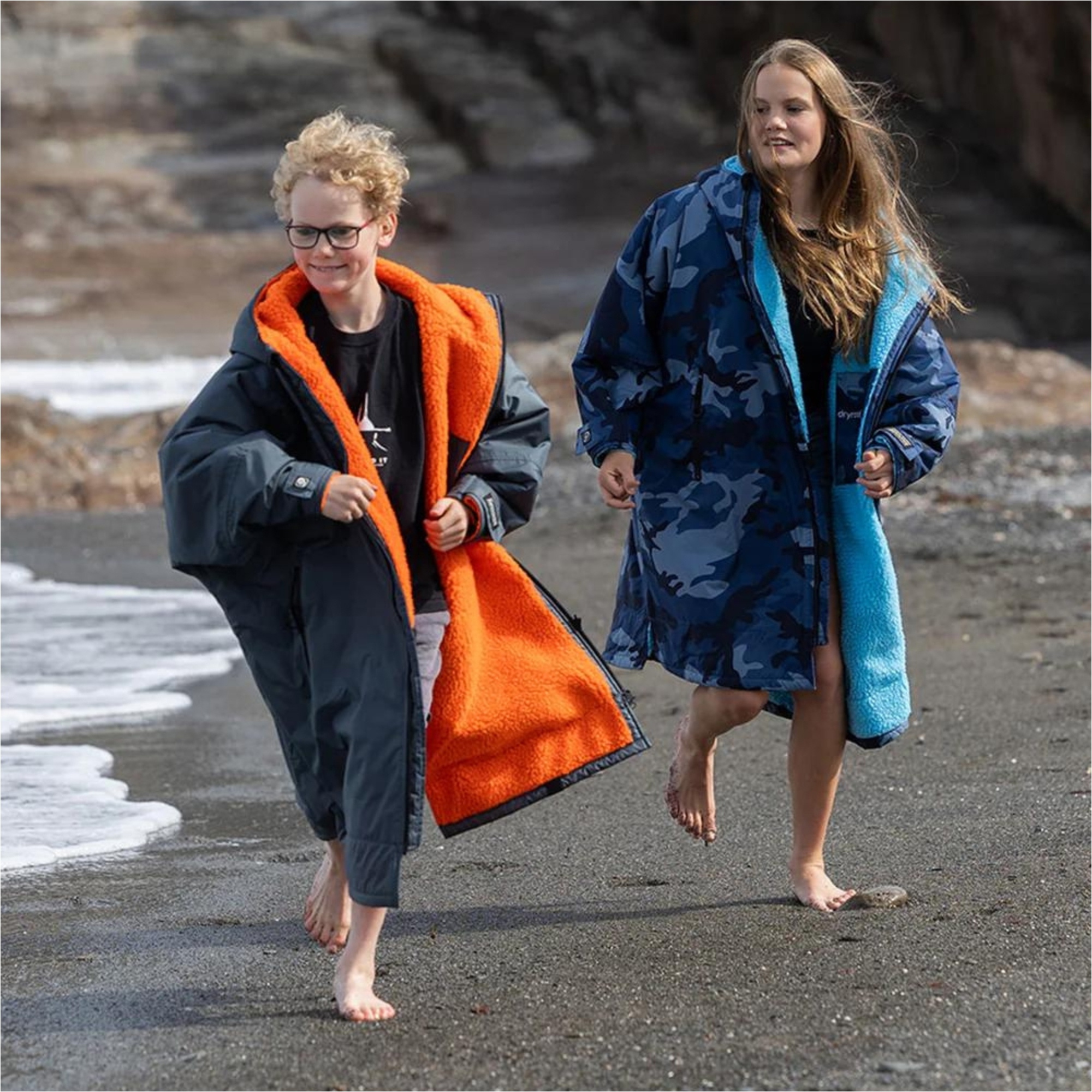 2026 Dryrobe Junior Advance Long Sleeve Changing Robe V3KSLSDA - Dark Grey / Orange